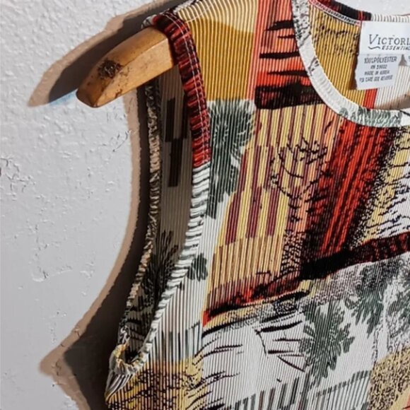 Victoria Essentials Top Size Small - Picture 7 of 9